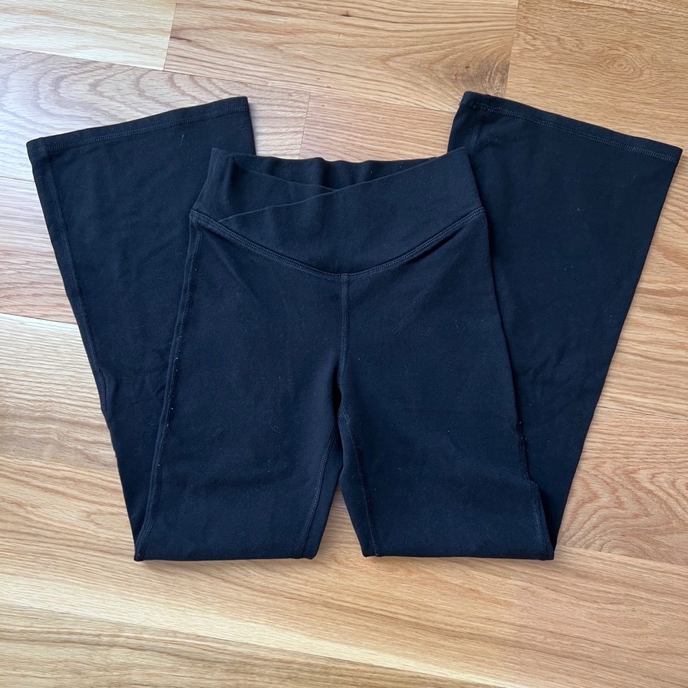 Old Navy High-Waisted Crossover Flared Leggings